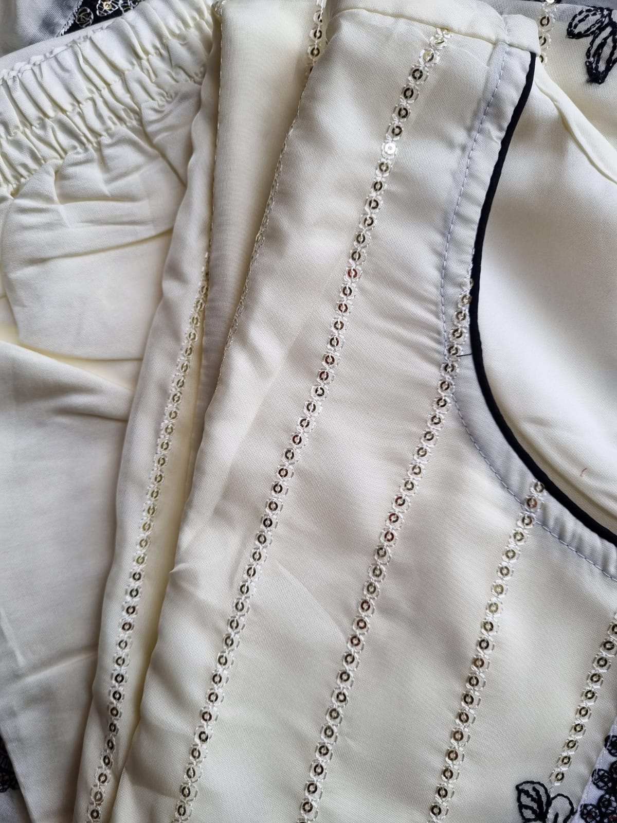 Embroidered White Heavy Organza Kurta, Pant & Dupatta Set