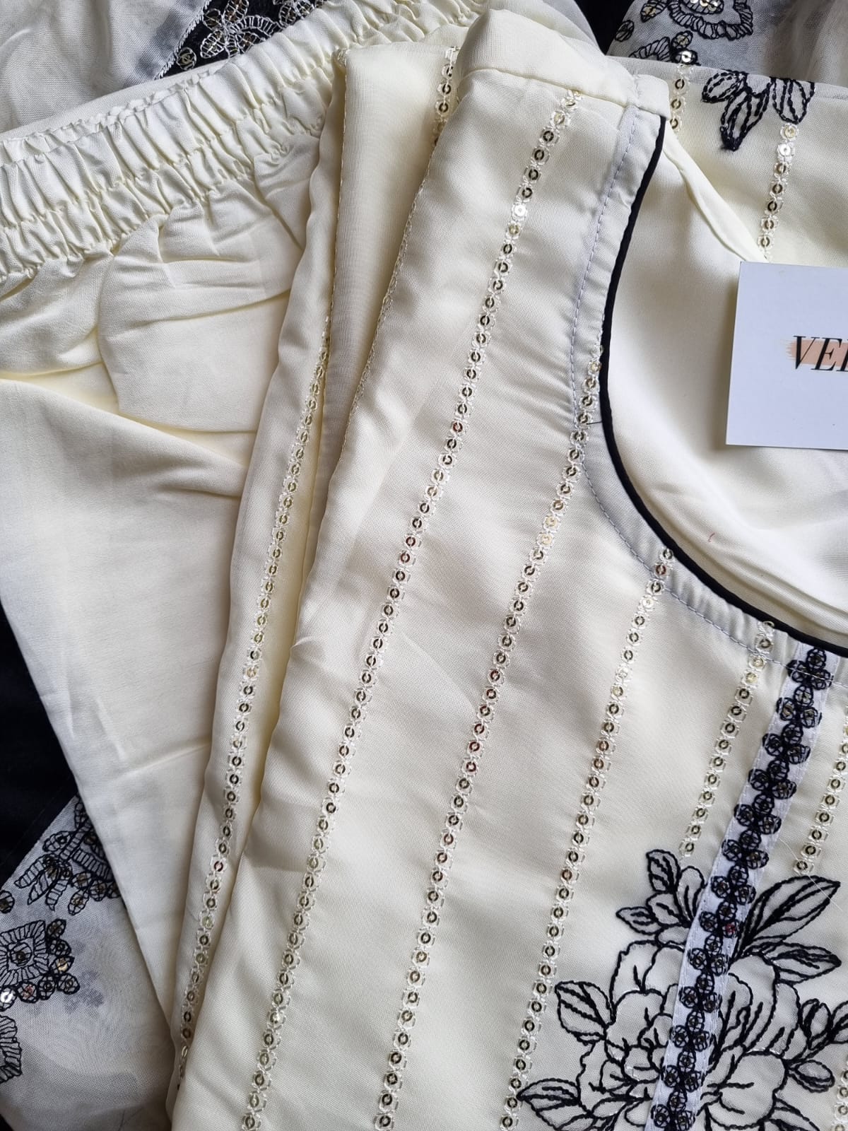Embroidered White Heavy Organza Kurta, Pant & Dupatta Set